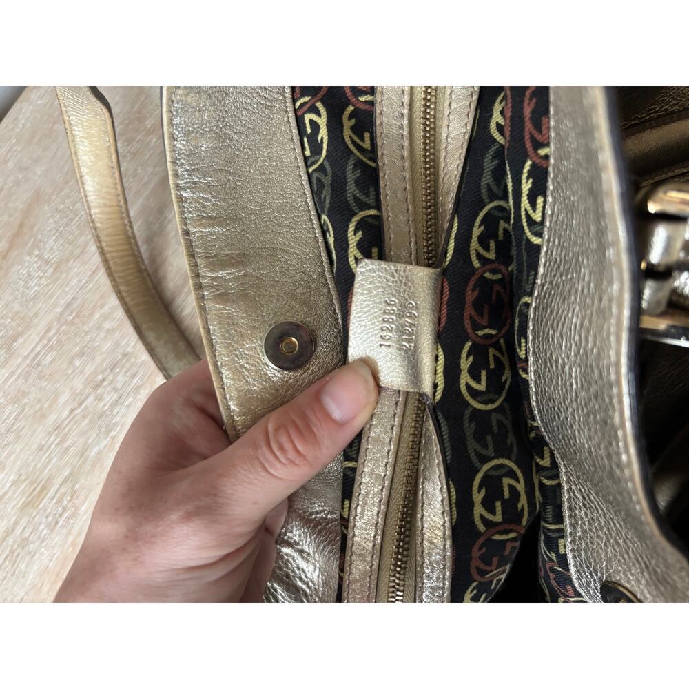 Gucci Metallic Gold Leather Shoulder Bag with Gold Logo - Picture 7 of 10